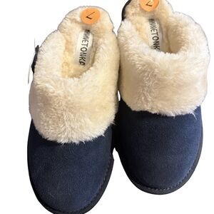 Minnetonka Women's Navy and Cream Slippers
